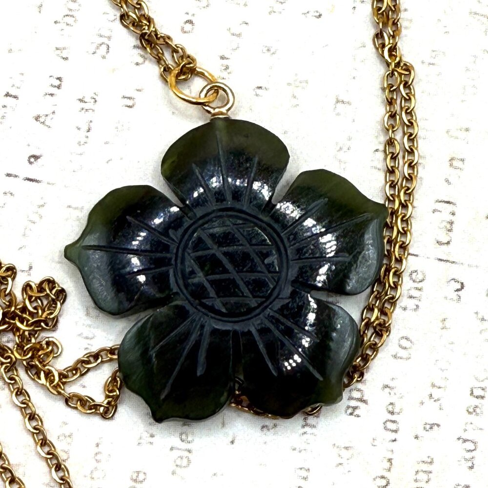 Vintage Dark Jade Green Flower Carved Stone Pendant Necklace Gold Chain
